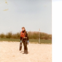 Mooi strand groene heuvels